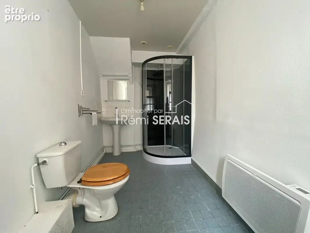 SAINT PIERRE EN AUGE : Maison mitoyenne avec dépendance et garage - photo 4