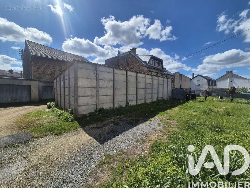 Photo 2 - Parking à CHARLEVILLE-MEZIERES