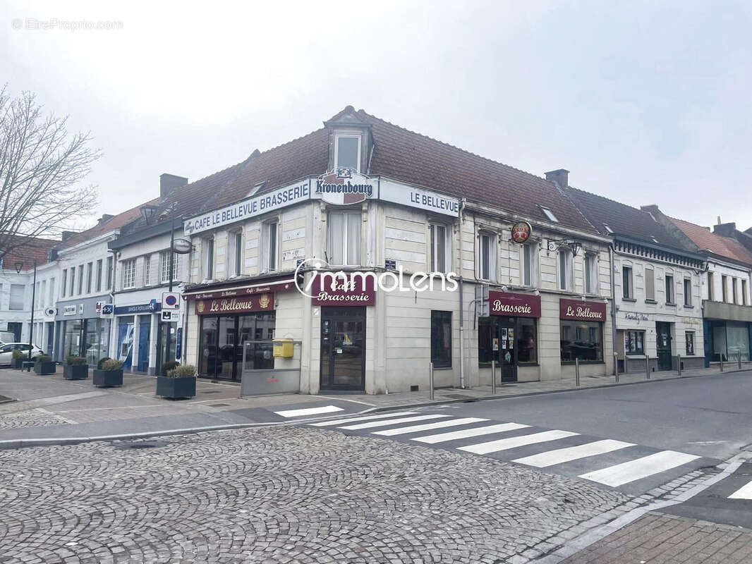 Commerce à CARVIN