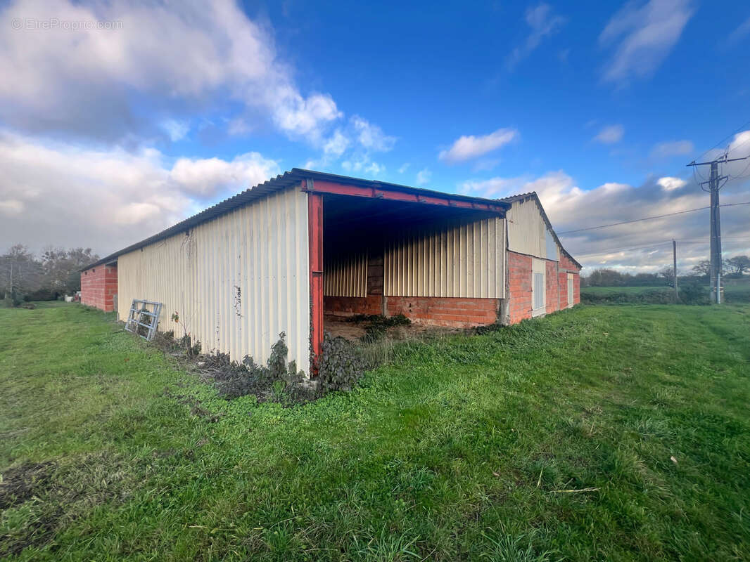 Parking à GRAND-AUVERNE