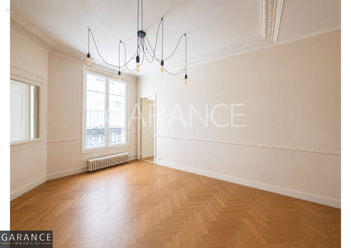 Appartement à PARIS-14E
