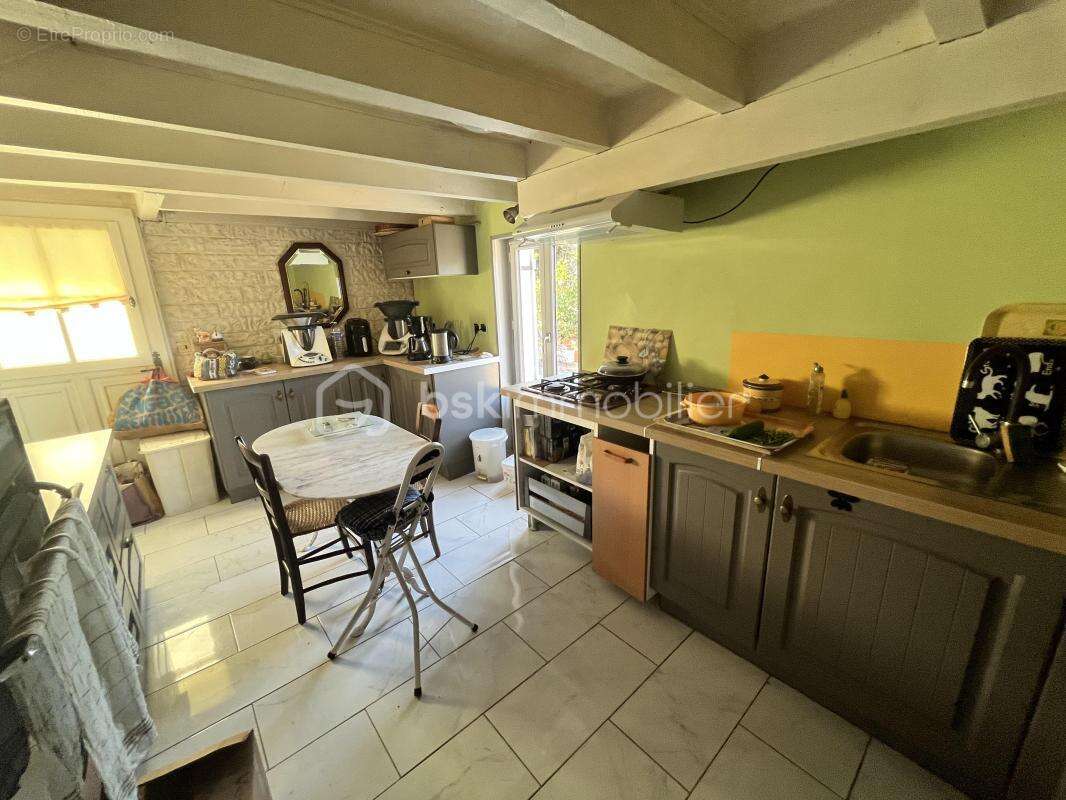 Coup de cœur : maison de 1940 en lisière de forêt, à deux pas d’un étang, sur 8 931m² de terrain avec dépendances - photo 7