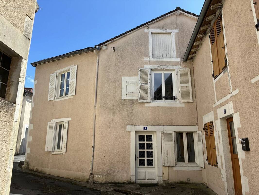 Maison à MONTMORILLON