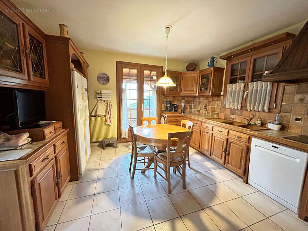 Maison de 180 m² avec vue carte postale. Nombreuses dépendances. - photo 10