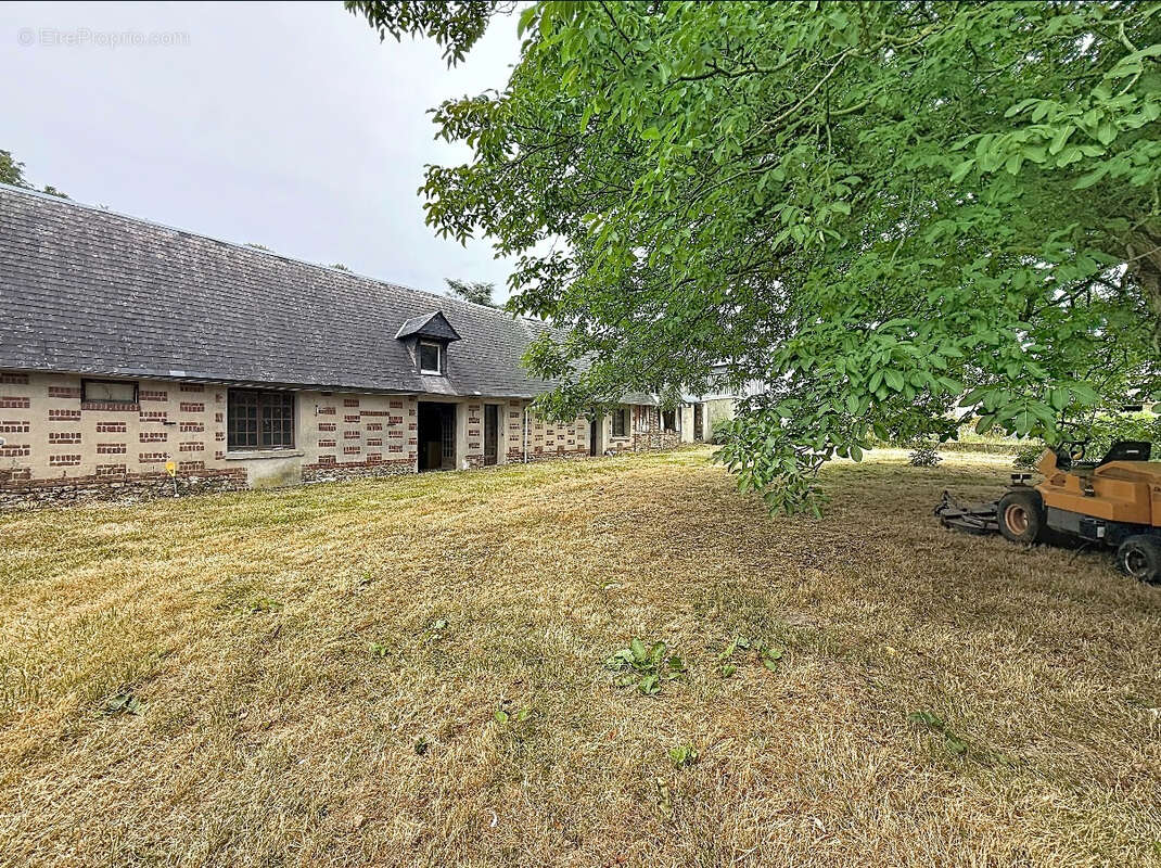 Longère à réhabiliter (924 m² de terrain) - photo 6