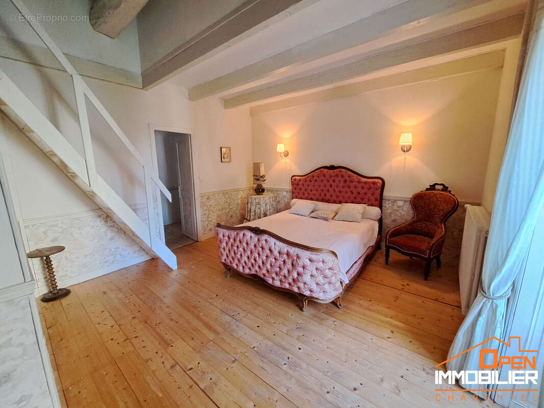 Maison à CRITEUIL-LA-MAGDELEINE