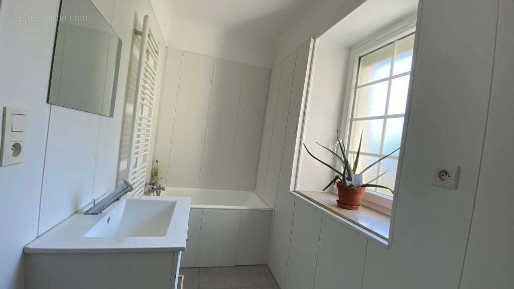 Maison à SAINT-CYRAN-DU-JAMBOT