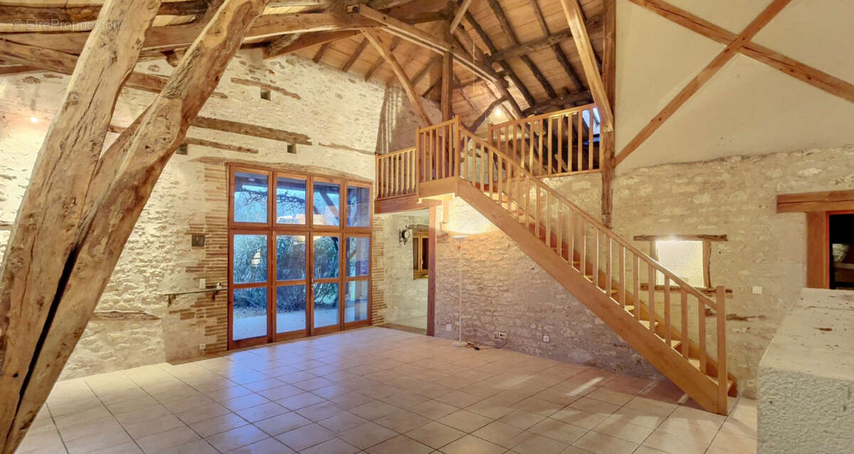 Maison à CASTELNAU-MONTRATIER