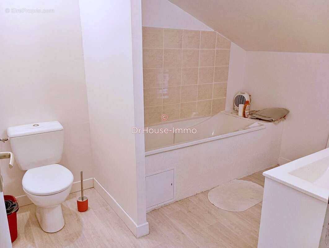 Appartement à UNIEUX