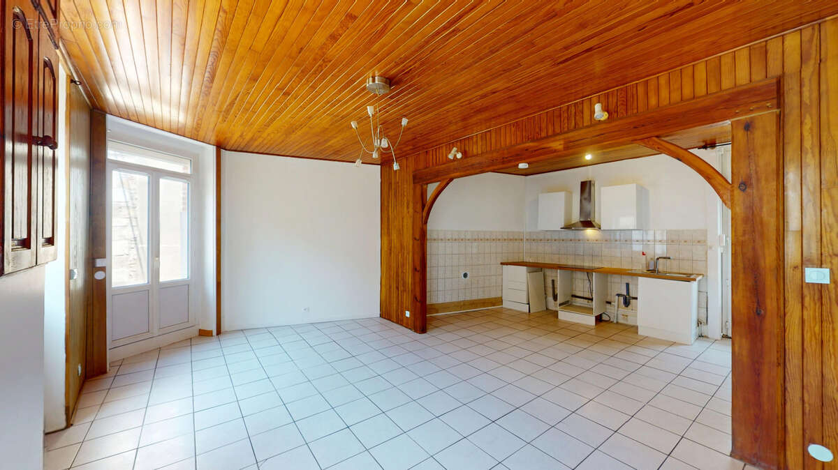 Appartement à UNIEUX