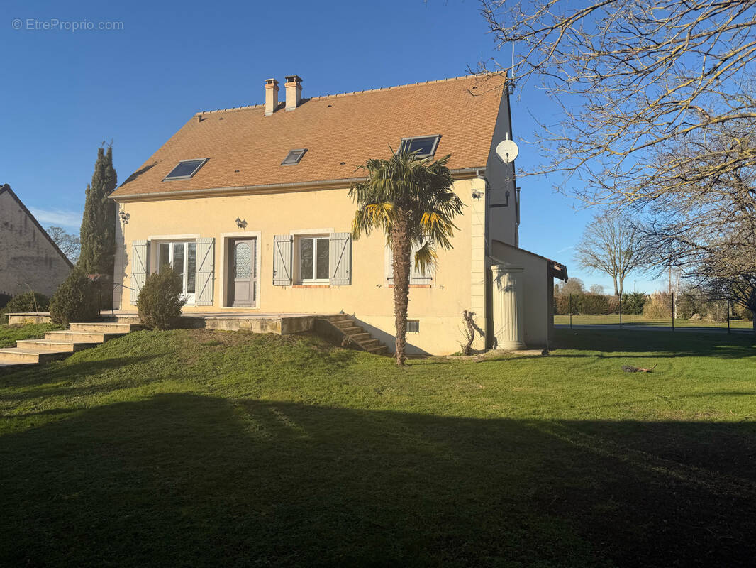 Maison à HOUDAN