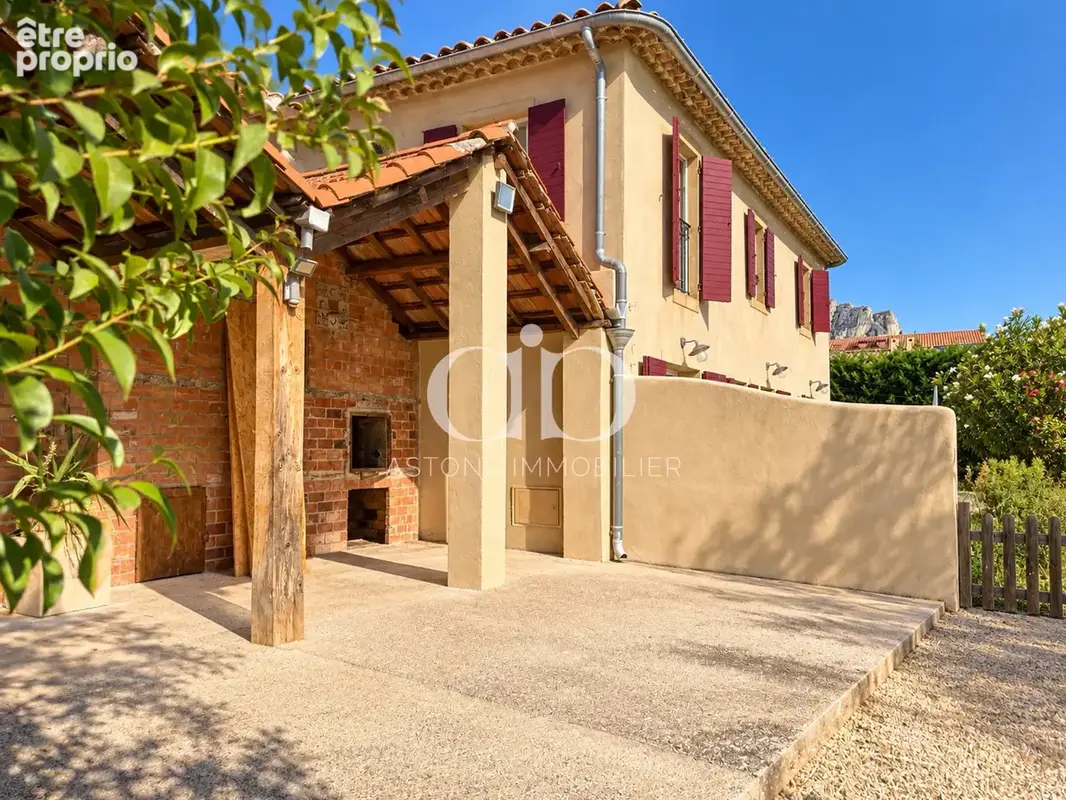 Roquevaire   le charme d’une bâtisse ancienne, l’esprit d’une maison et 300 m2 de jardin privatif - photo 4