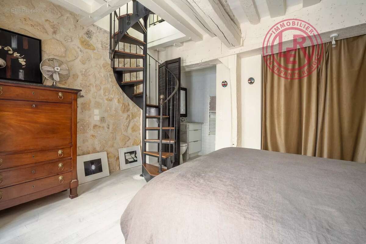 Appartement à PARIS-3E