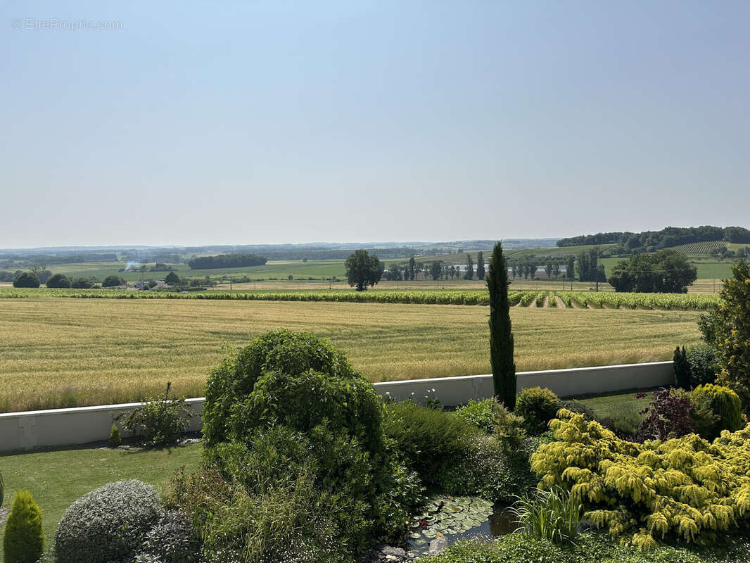 Maison à BARBEZIEUX-SAINT-HILAIRE