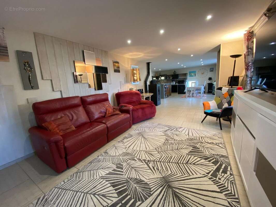 Maison à CHARMES-SUR-L&#039;HERBASSE