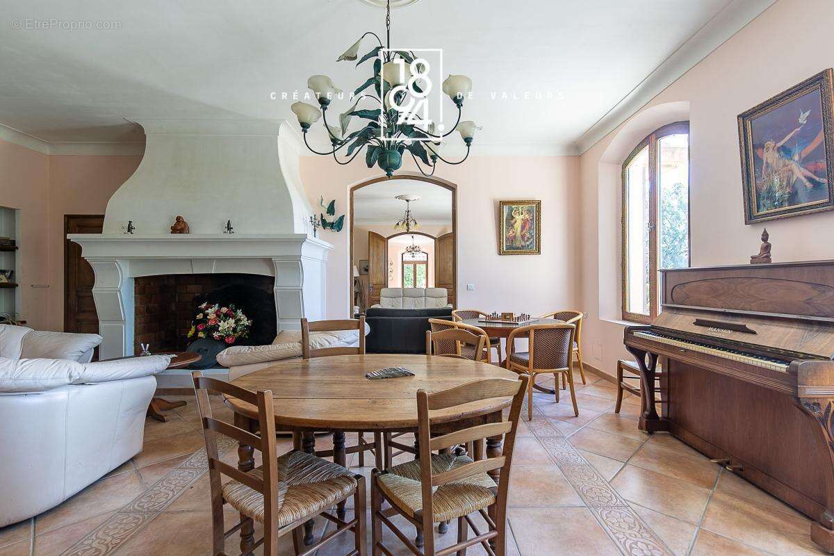 Maison à CADENET