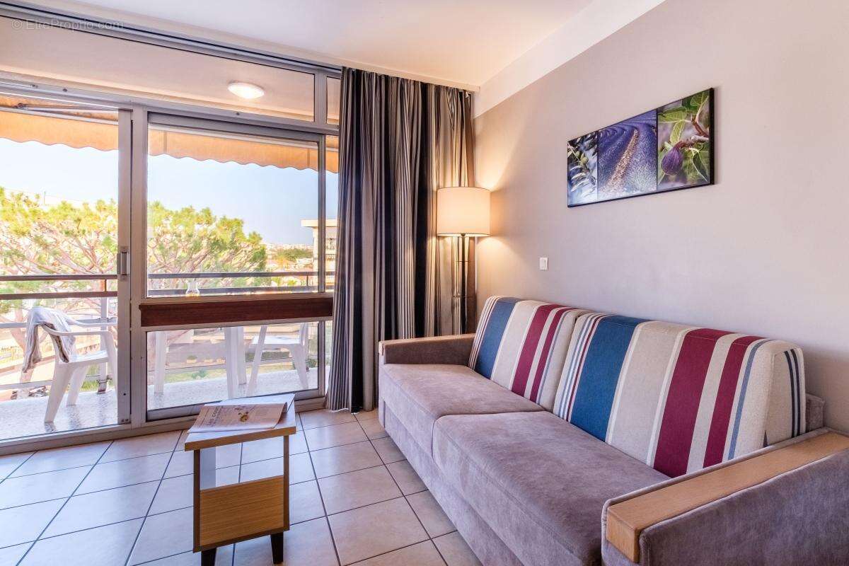 Appartement à SAINT-LAURENT-DU-VAR