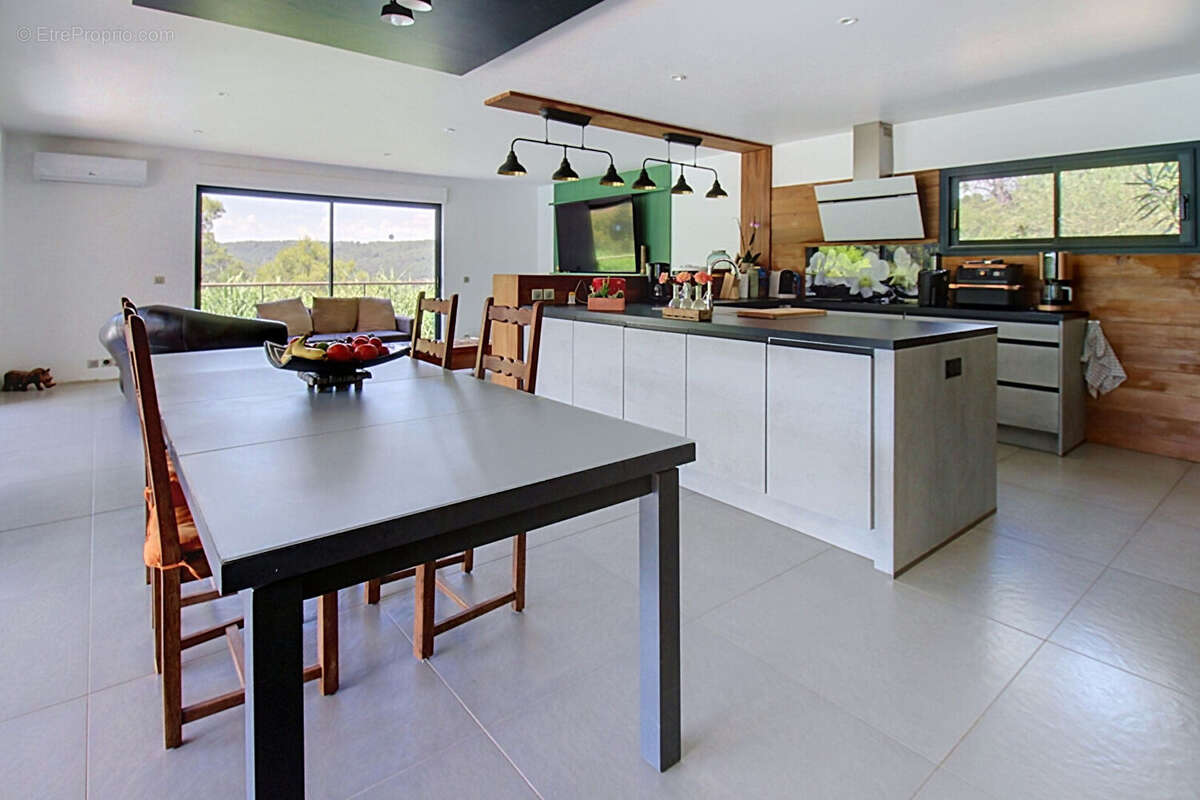 A vendre en exclusivité a vendre à vidauban - villa contemporaine avec vue panoramique, piscine et prestations  de qualité ! - photo 4