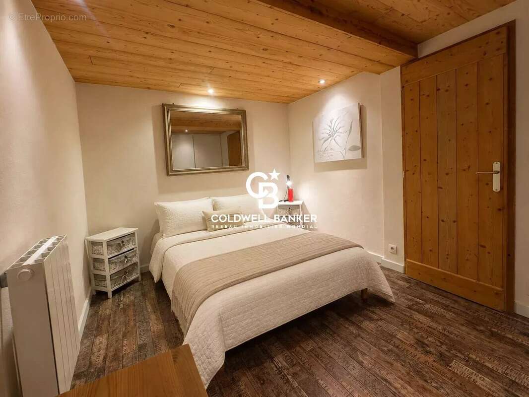 Maison chalet à Vétraz-Monthoux avec piscine chauffée, 5 chambres et jardin arboré - photo 10