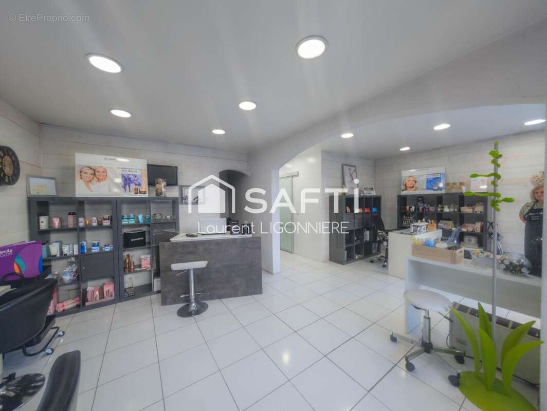 Photo 3 - Commerce à LESIGNY