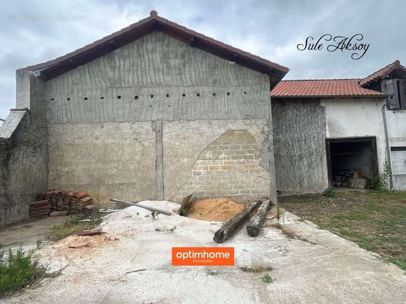 Vente Domaine - Ensemble immobilier du XIXe de 2 bâtiments avec tours, idéal gîtes et chambres d'hôtes - photo 12