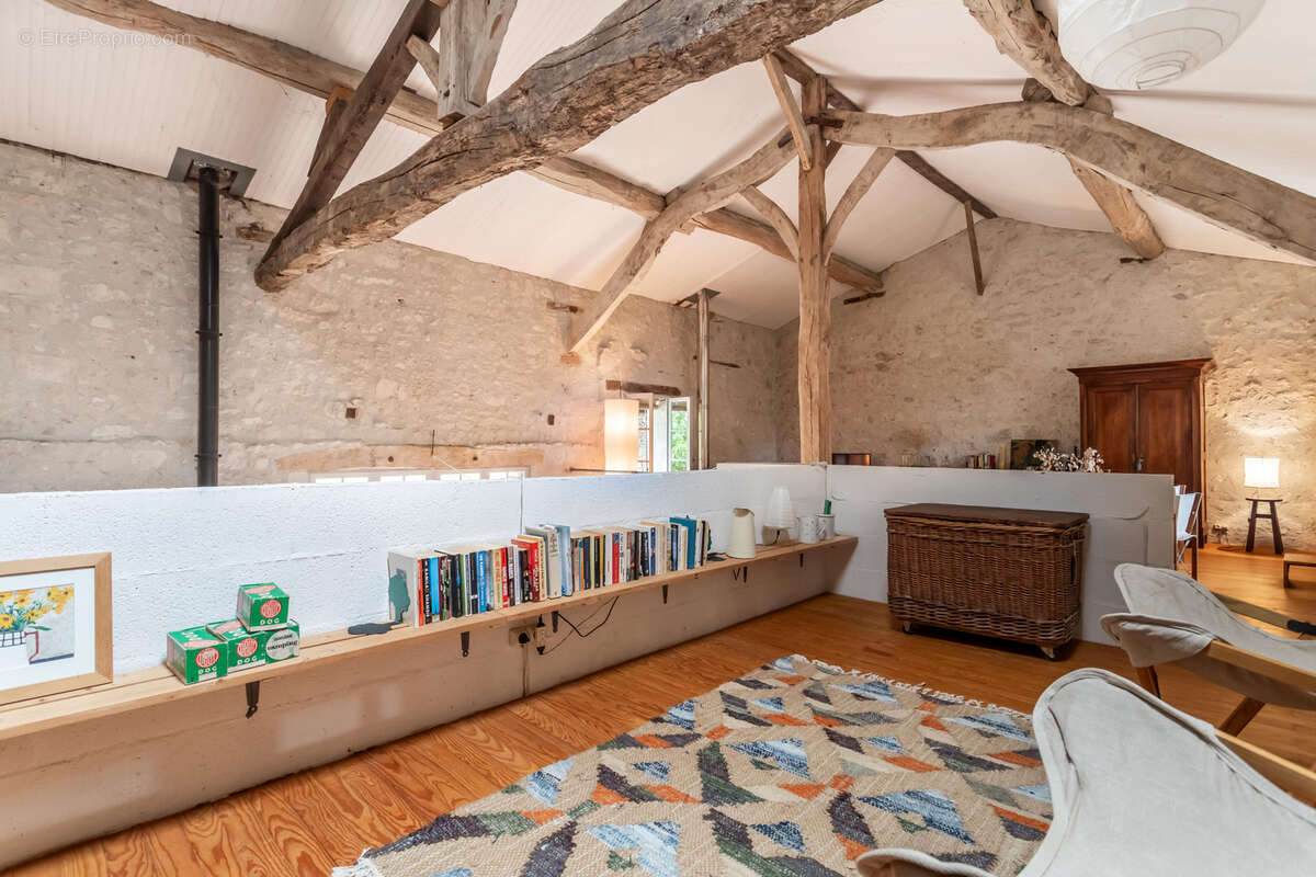 Maison à MONTJOI
