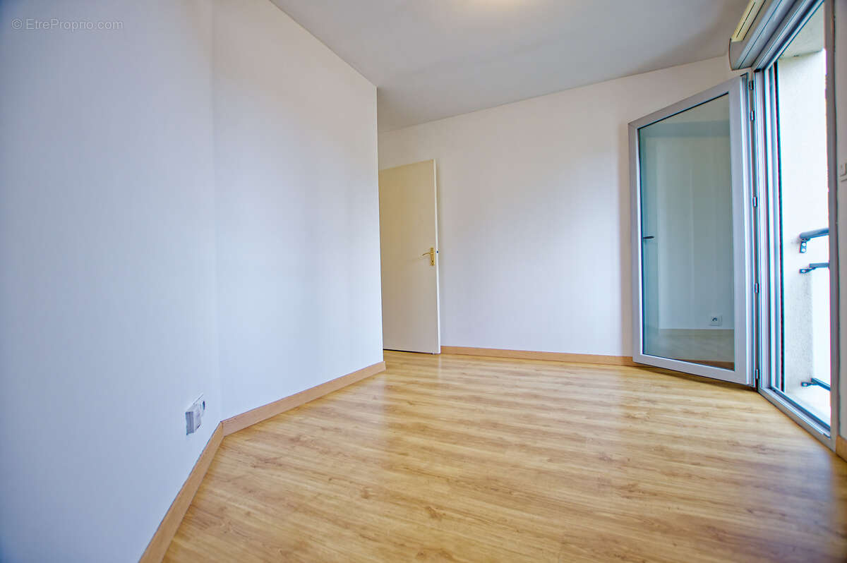 BRUZ - Proche Gare - Appartement T3 refait à Neuf - photo 6