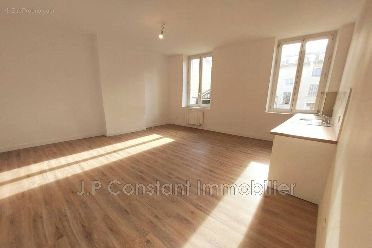 Appartement à MARSEILLE-1E