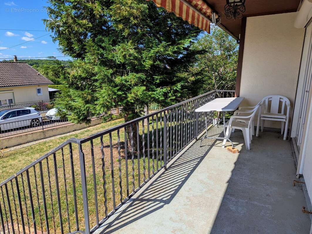 terrasse à l\'avant avec store banne Sud Yonne - Maison à CRAIN