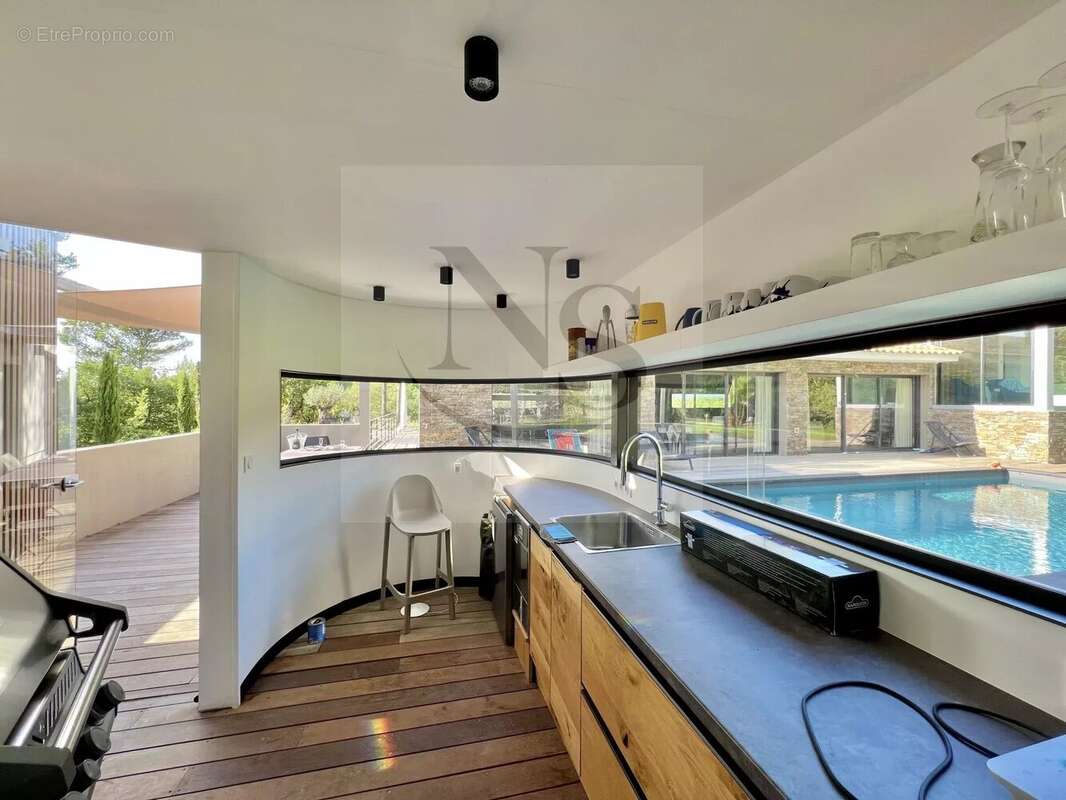 Maison à LE THOLONET