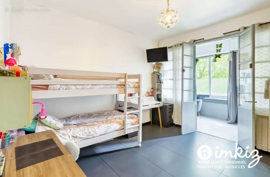 Appartement lumineux avec fort potentiel ! - photo 8