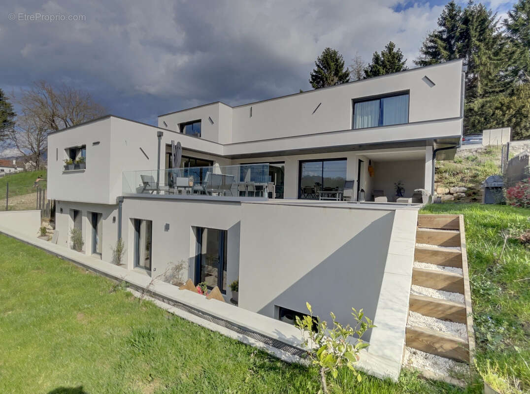 Maison à VIVIERS-DU-LAC
