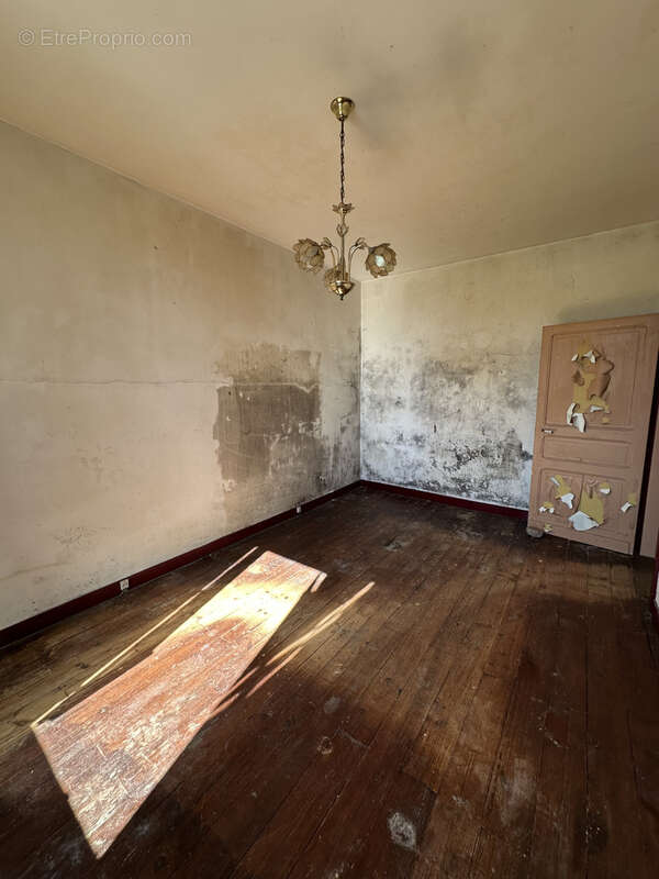 Maison à LA ROCHE-CHALAIS