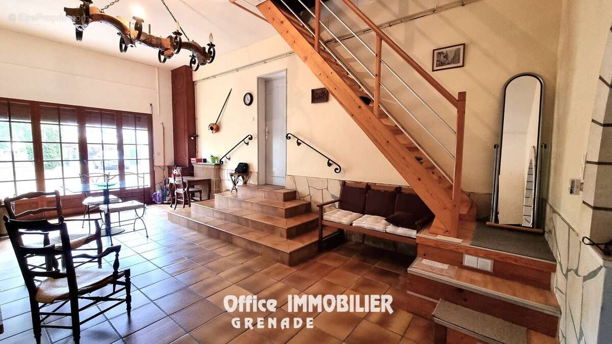 Maison 136 m² à Grenade  - photo 9