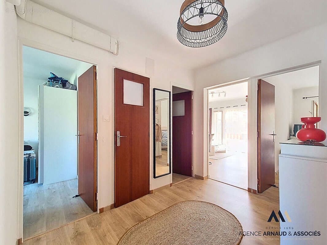 Appartement à SAINT-CYR-SUR-MER