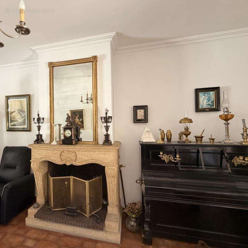 Maison 220 m² à Remoulins  - photo 3