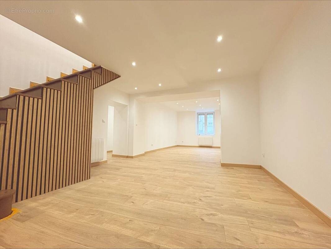Maison à NEUFCHEF