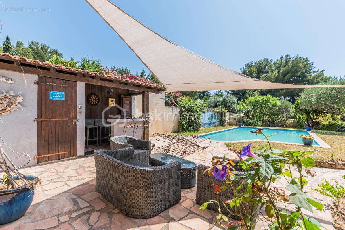 Maison de caractère du XIXᵉ siècle – Piscine, dépendance et plage à pied – Six-Fours-les-Plages - photo 5