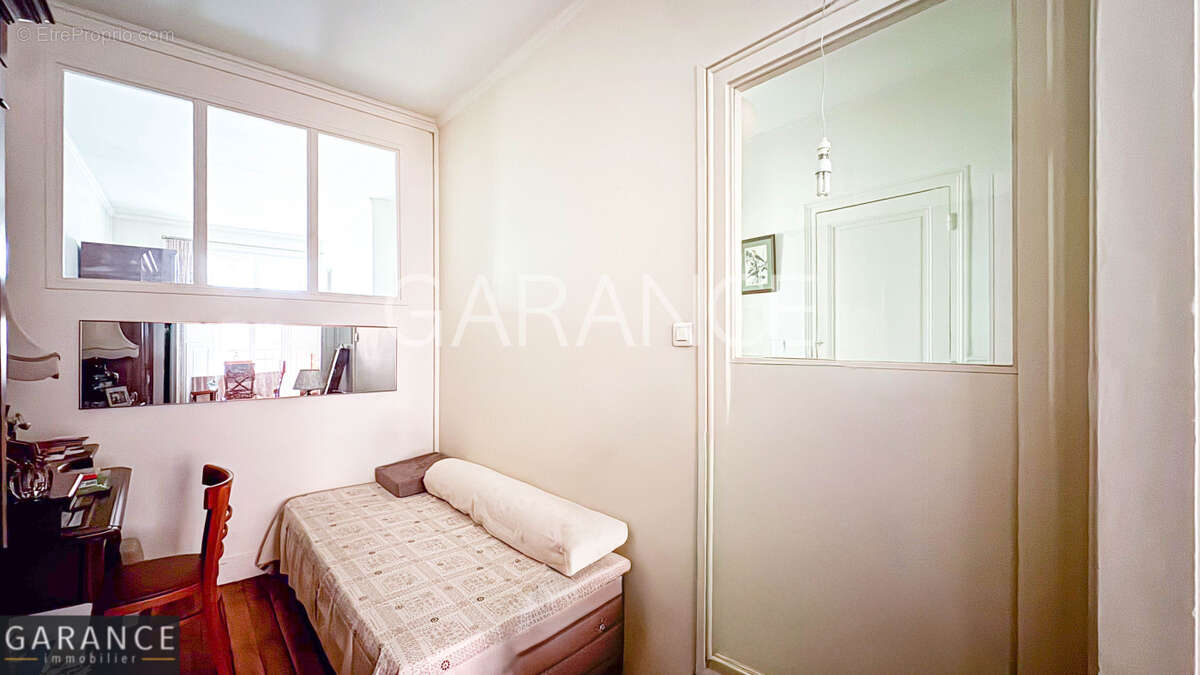 Appartement à PARIS-14E