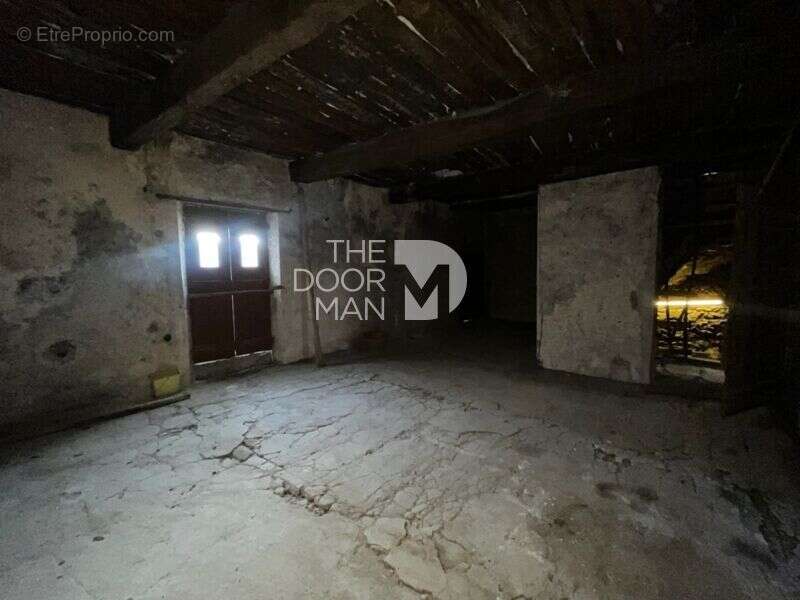 Appartement à FLASSANS-SUR-ISSOLE