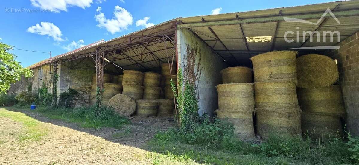 Maison à LA CHAPELLE-SAINT-JEAN