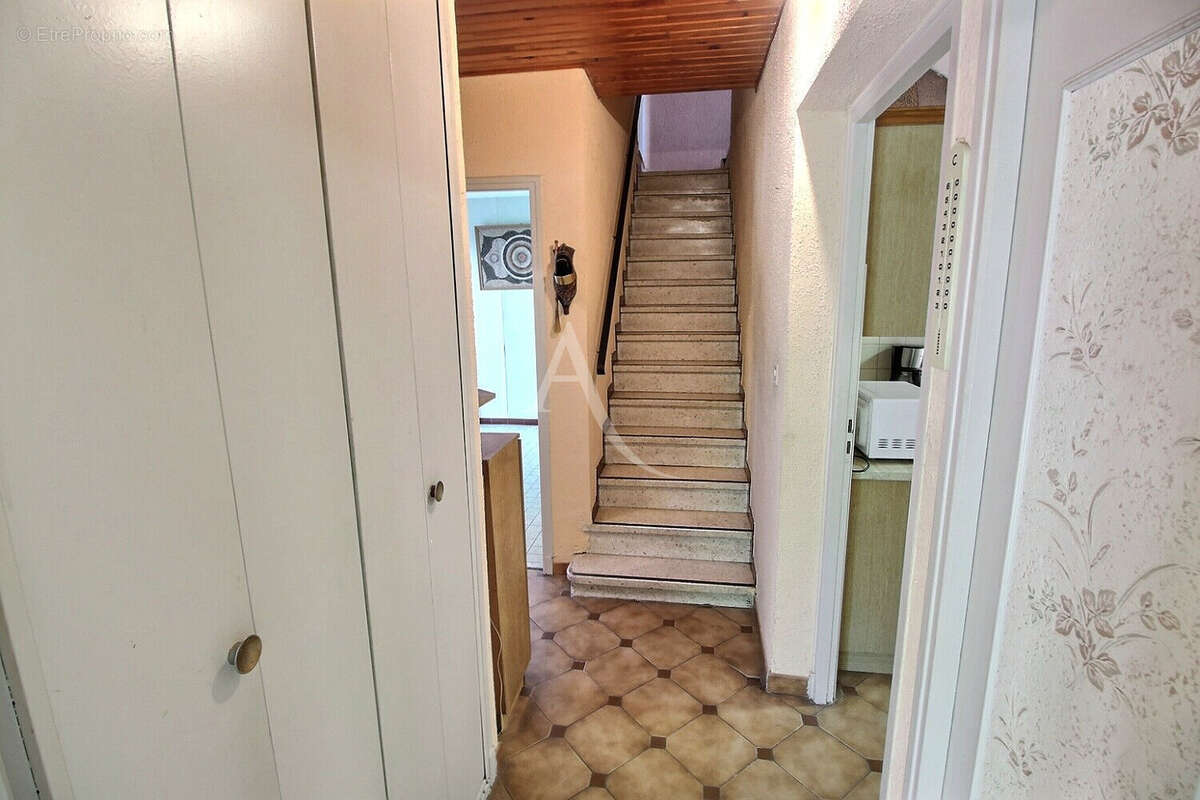 Villa de type f4 de 110 m² sur terrain  piscinable 3 faces de 312 m²  + garage - photo 7