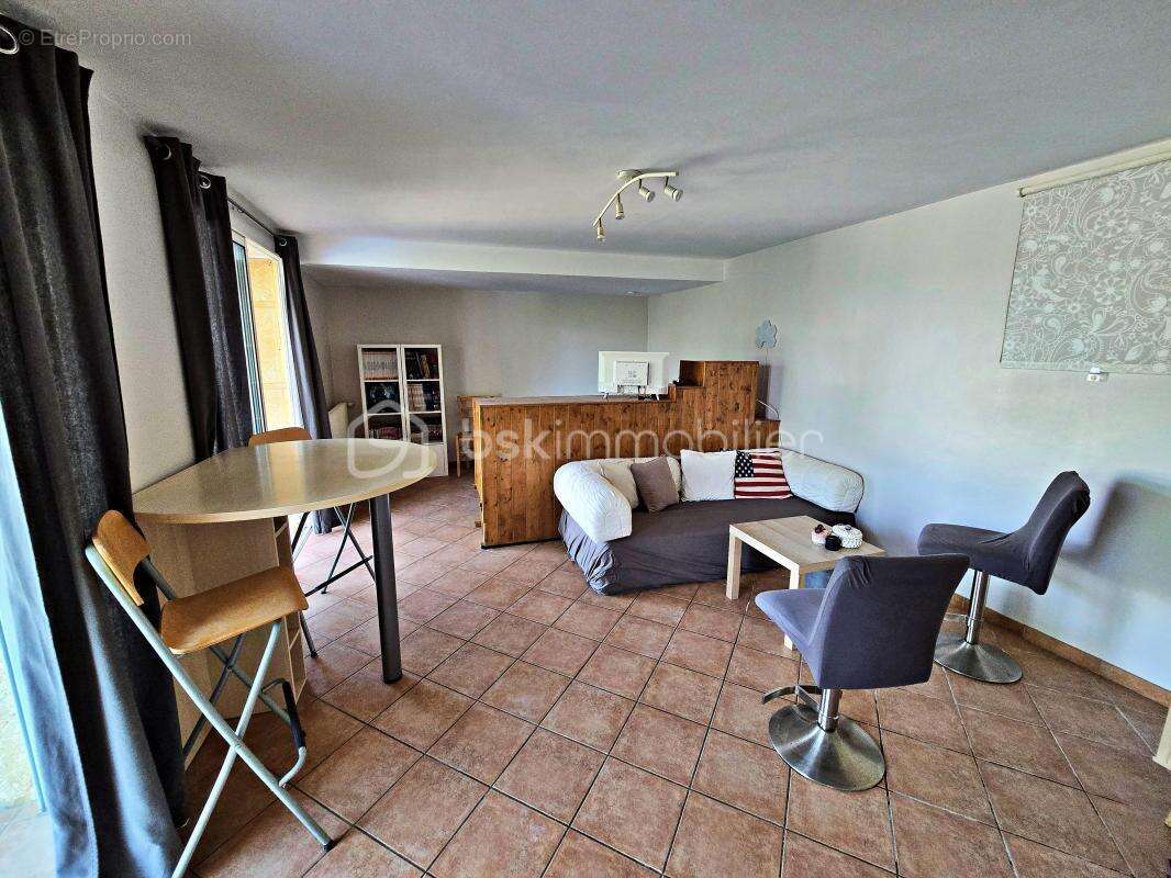 À 2 minutes à pied du port – Vue mer – Propriété de caractère 186 m² – 3 logements – Piscine - photo 21