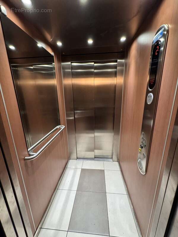 Appartement 59 m² à Fontenay-Le-Fleury  - photo 2