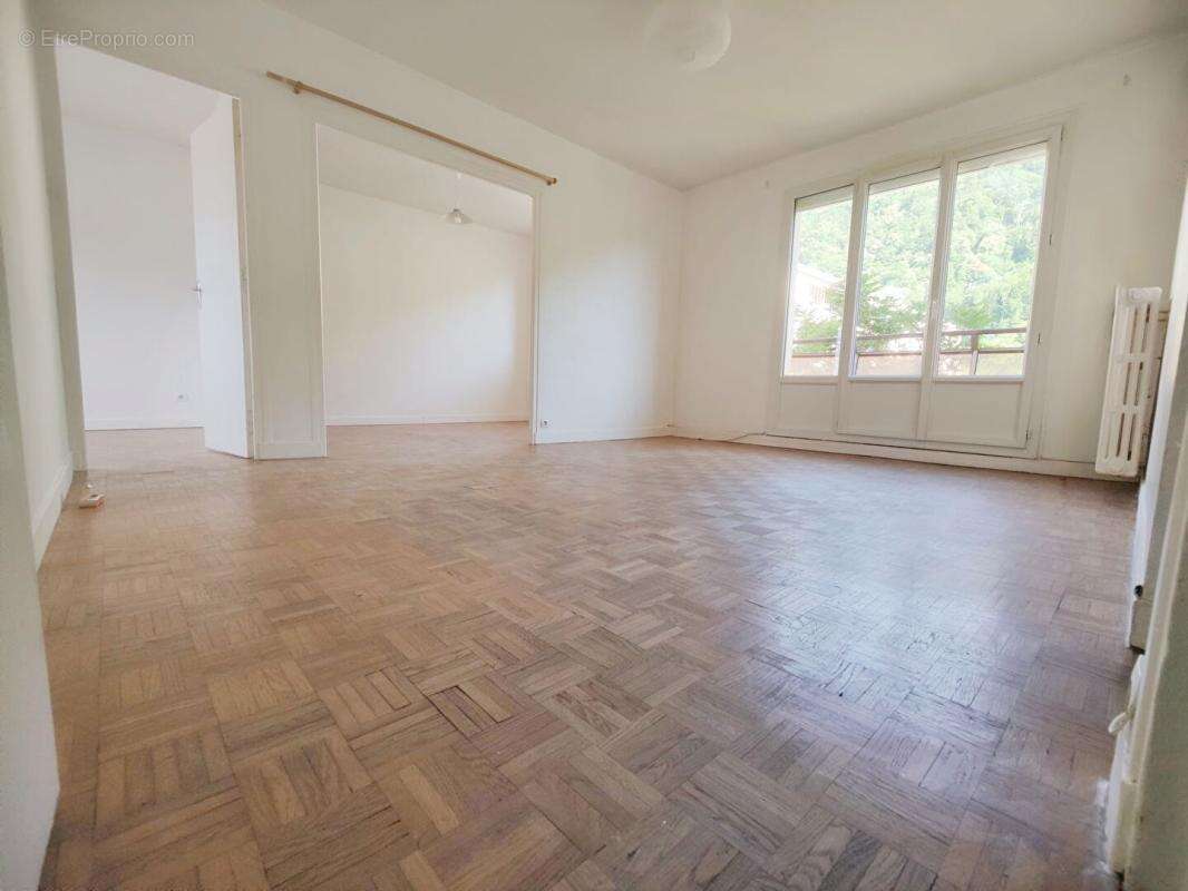 Appartement à SAINT-MARTIN-D'HERES