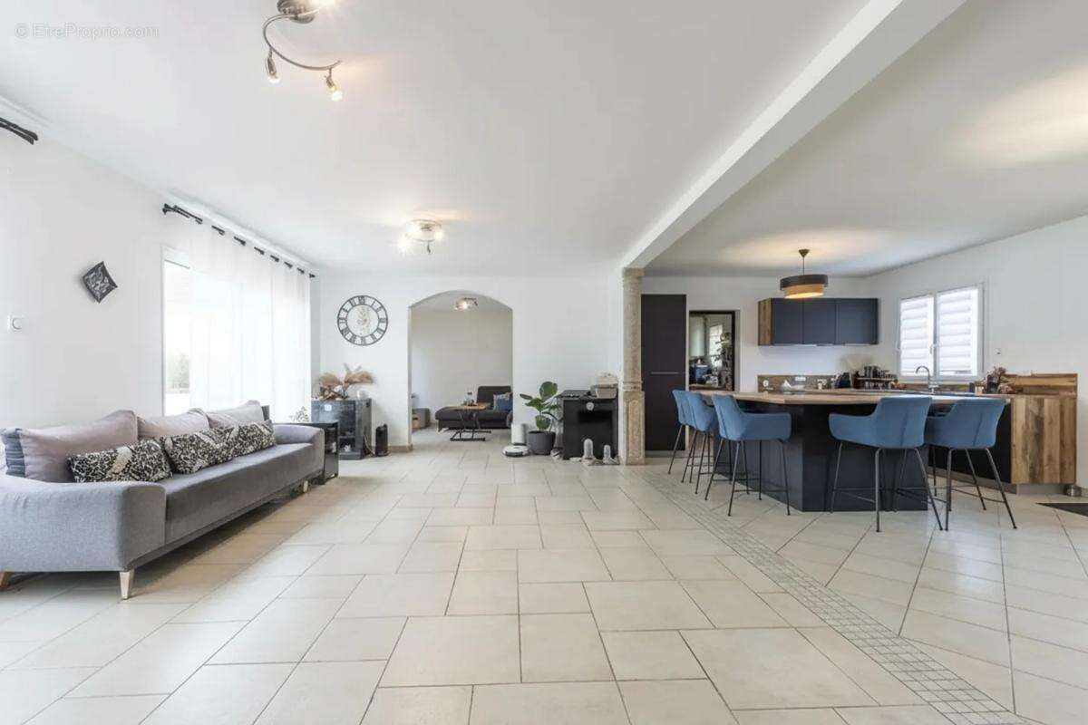 Maison à CORMERAY