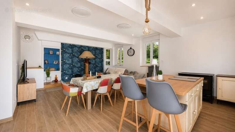 Maison de 8 pièces principales - photo 4