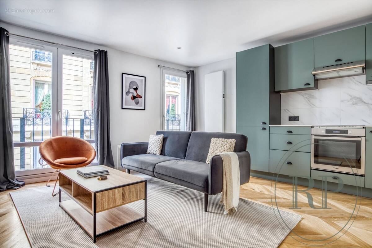 Appartement à PARIS-16E