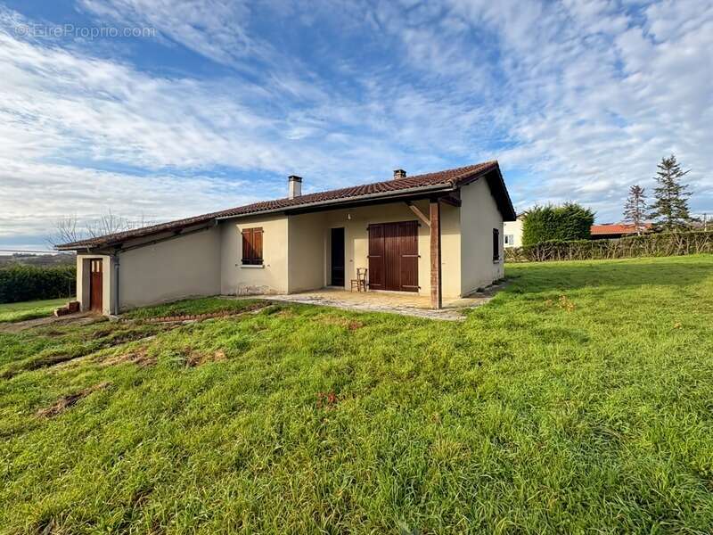 Maison à COURRENSAN