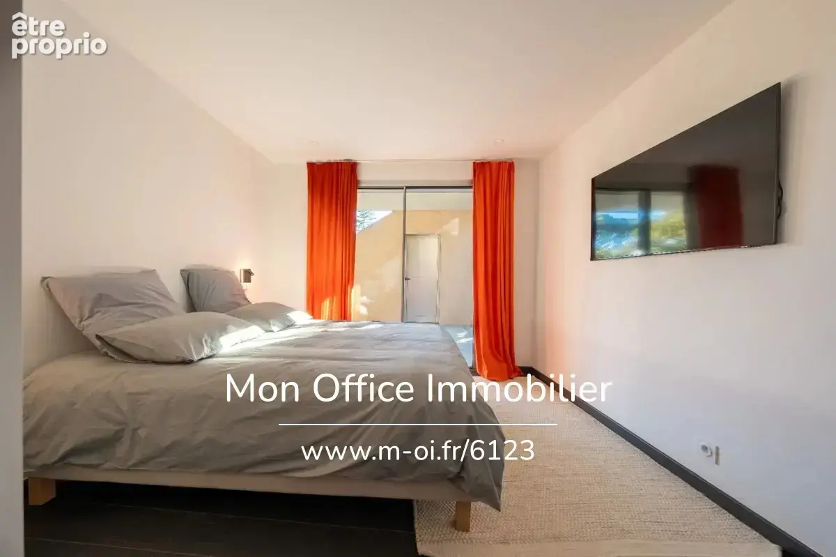 Référence : 6123-NGU. - Maison 6 pièces - 240m2 - 4 chambres - Vue MER - Piscine - Garage - photo 16